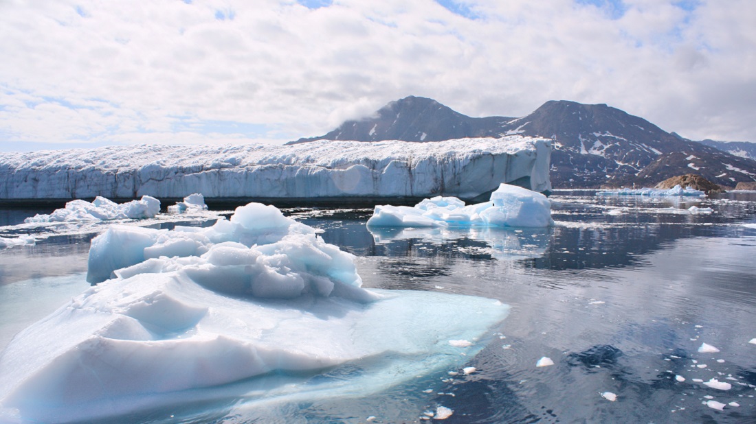 Greenland_Glaciers_outside_of_Ammassalik_5562580093-1